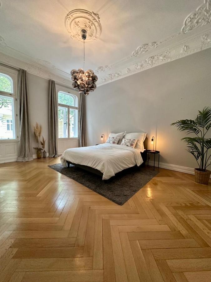 Room In Luxurious Apartment ハンブルク エクステリア 写真